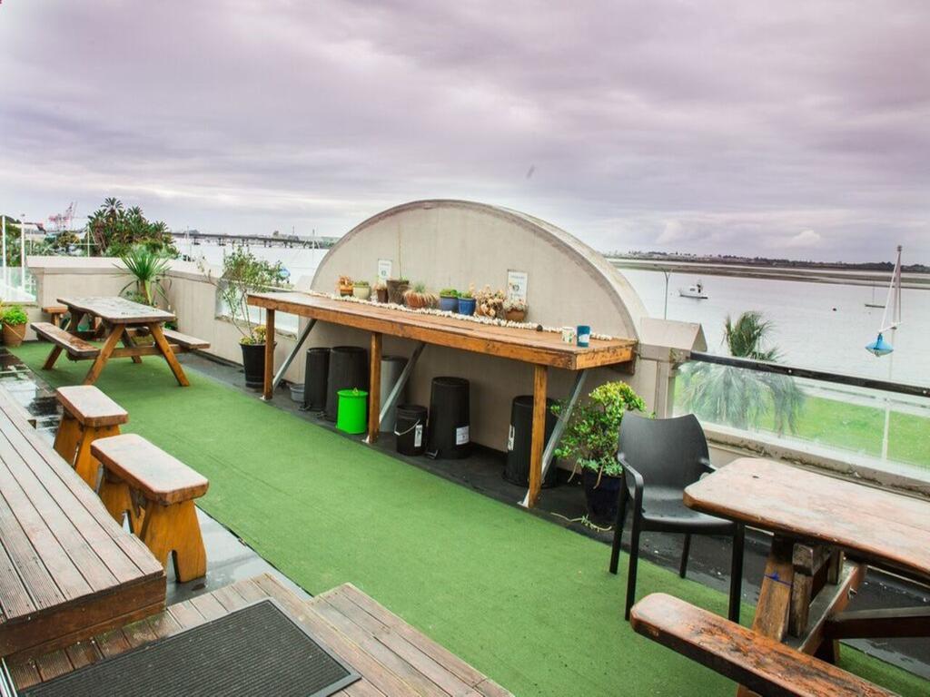 Harbourside City Backpackers Тауранга Экстерьер фото