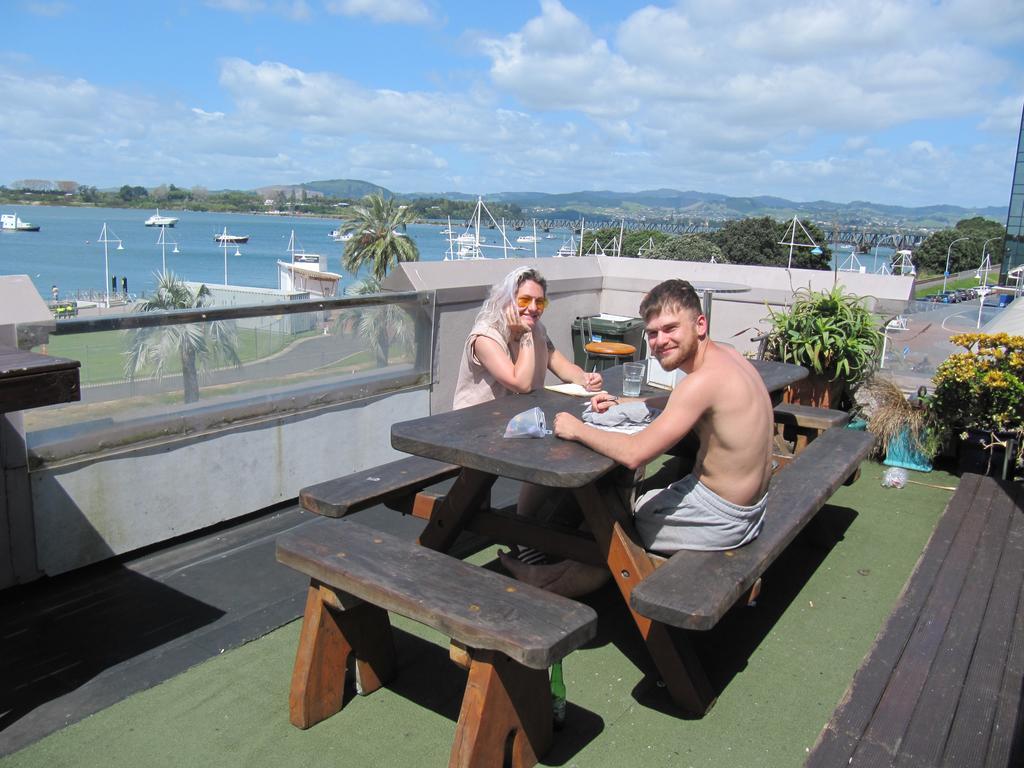 Harbourside City Backpackers Тауранга Экстерьер фото